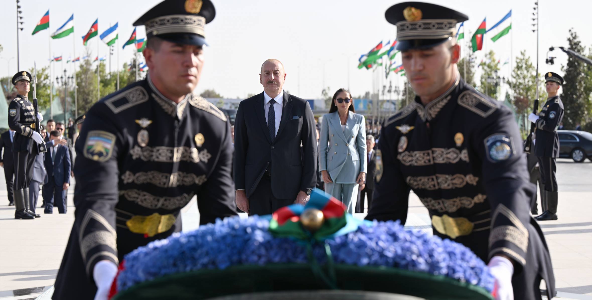 Ilham Aliyev, First Lady Mehriban Aliyeva, and their daughter Leyla Aliyeva visited Independence Monument in Tashkent