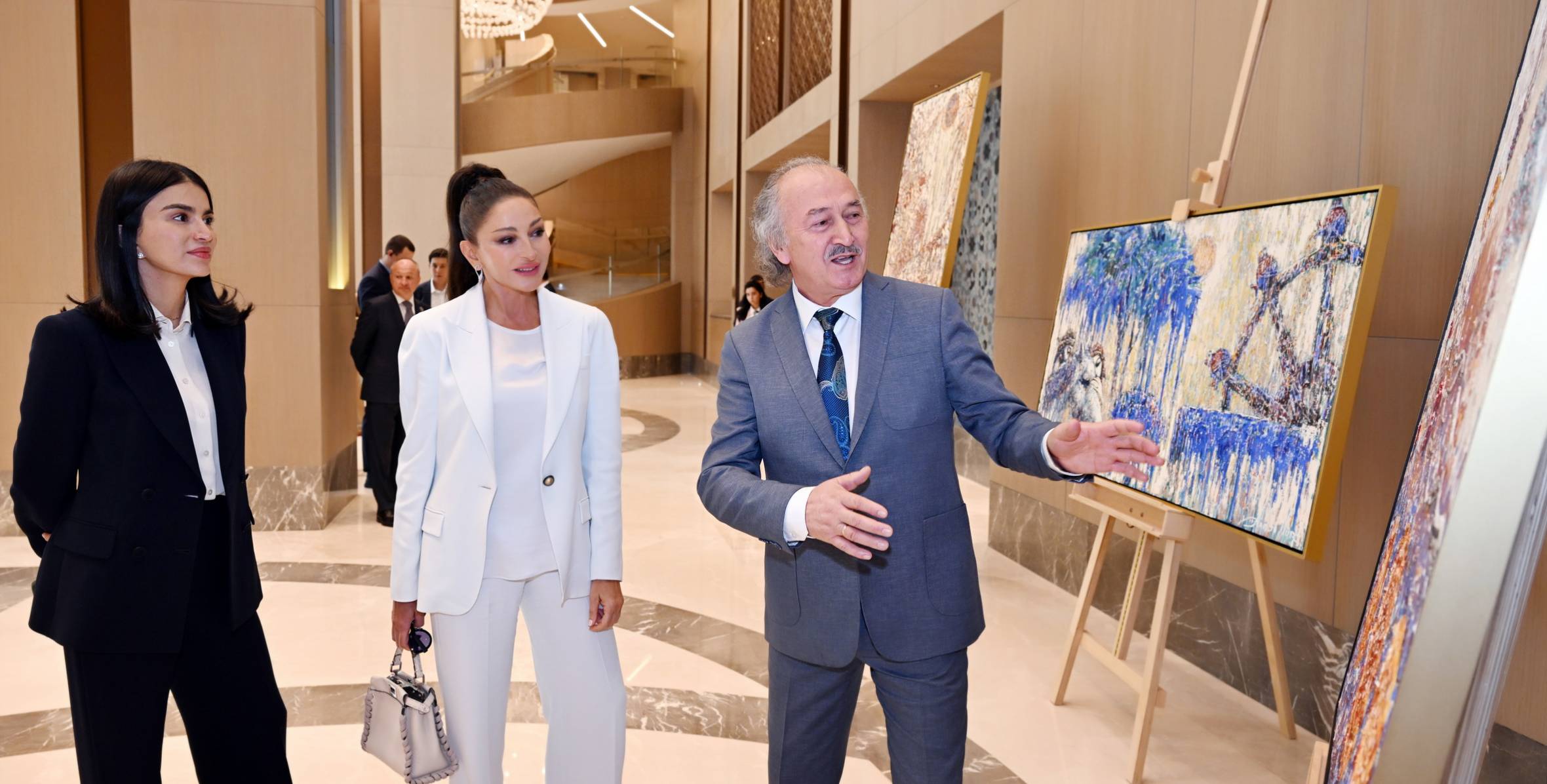 First ladies of Azerbaijan and Uzbekistan, along with their daughters, visited exhibition in Tashkent and viewed collection of Uzbek national costumes