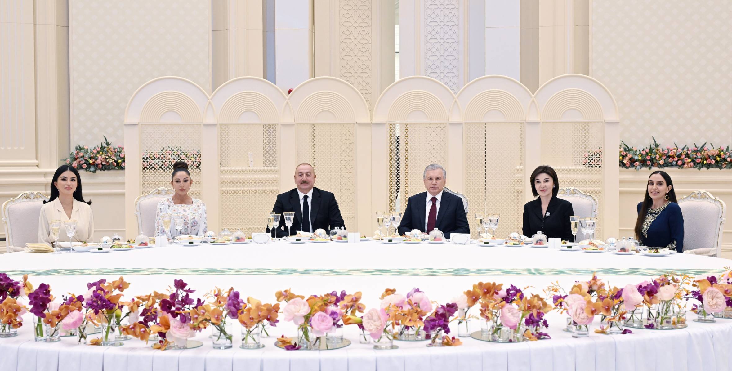 State reception was hosted in honor of President Ilham Aliyev and First Lady Mehriban Aliyeva in Tashkent