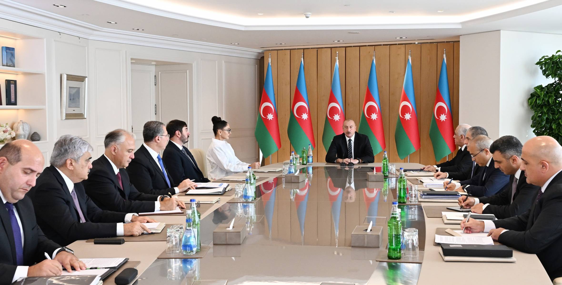 A meeting on economic issues was held President Ilham Aliyev addressed the meeting