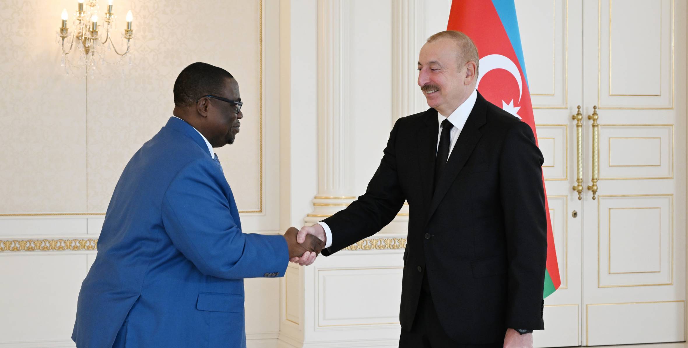 İlham Əliyev Benin Respublikasının Azərbaycanda yeni təyin olunmuş fövqəladə və səlahiyyətli səfirinin etimadnaməsini qəbul edib