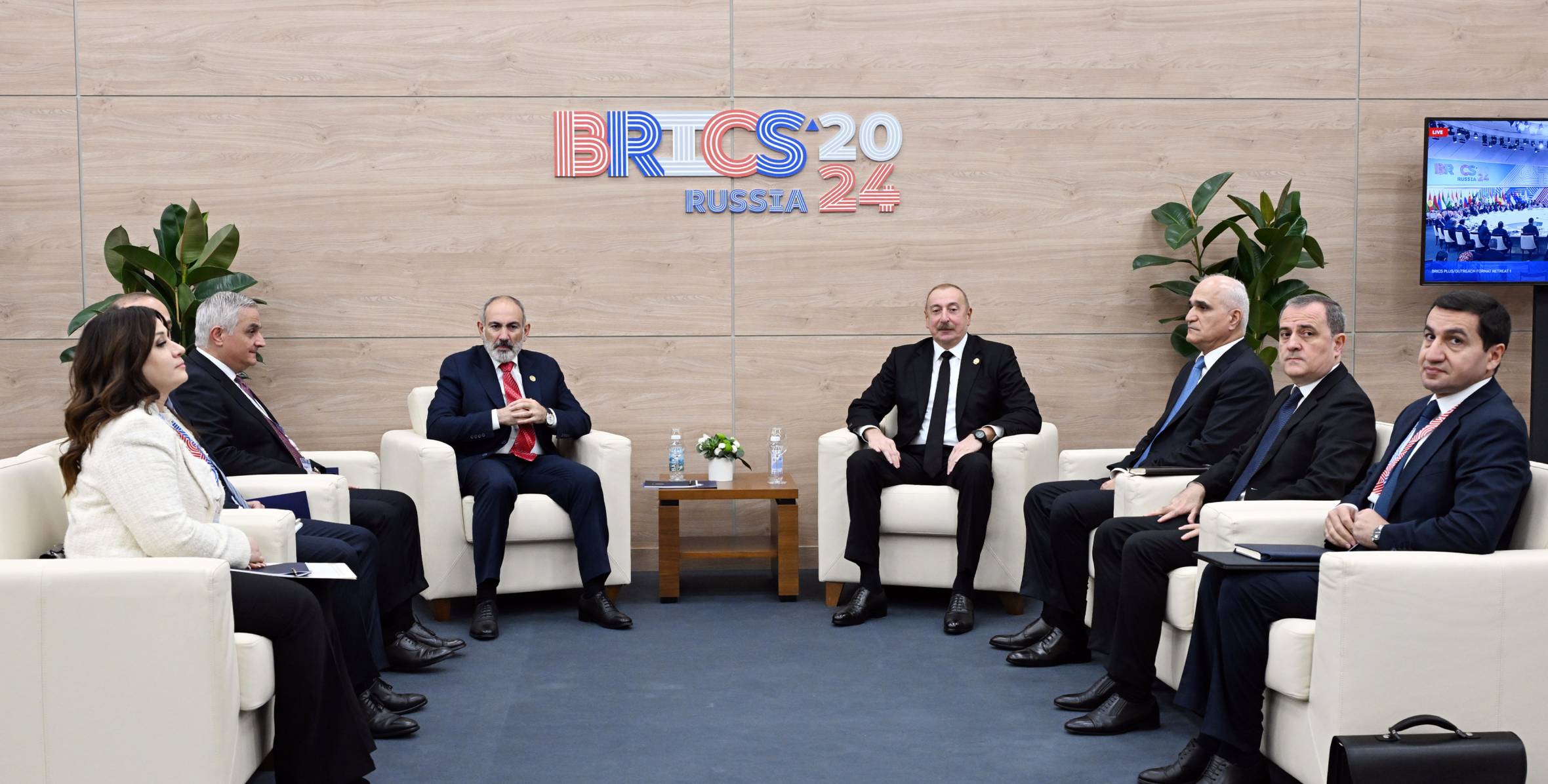 Ilham Aliyev met with Prime Minister of Armenia in Kazan