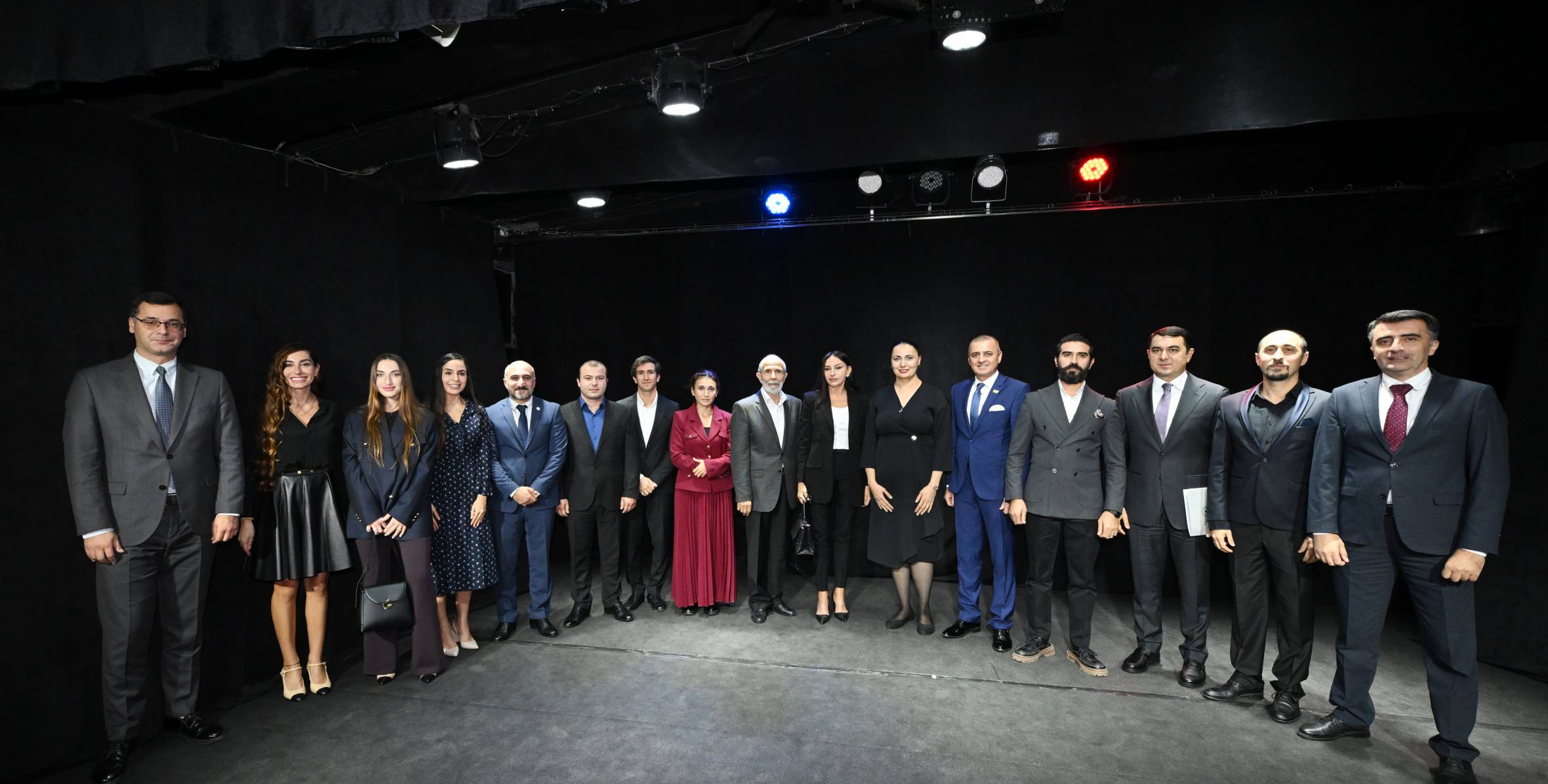 Birinci vitse-prezident Mehriban Əliyeva Azərbaycan Dövlət Pantomim Teatrında olub