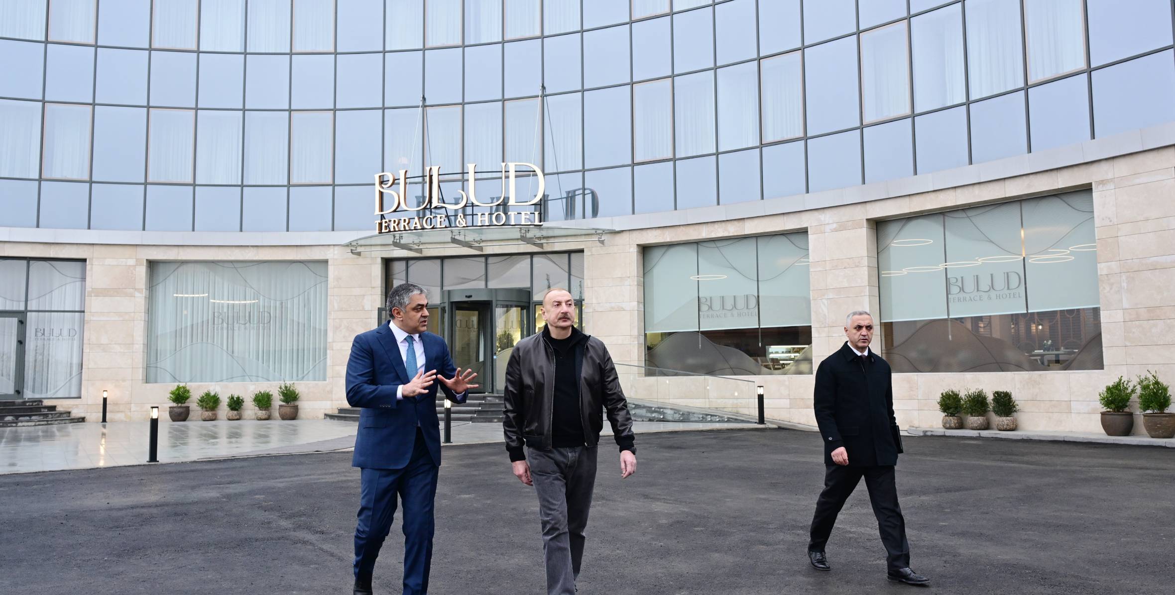 İlham Əliyev Xankəndidə “Bulud” hotelinin açılışında iştirak edib