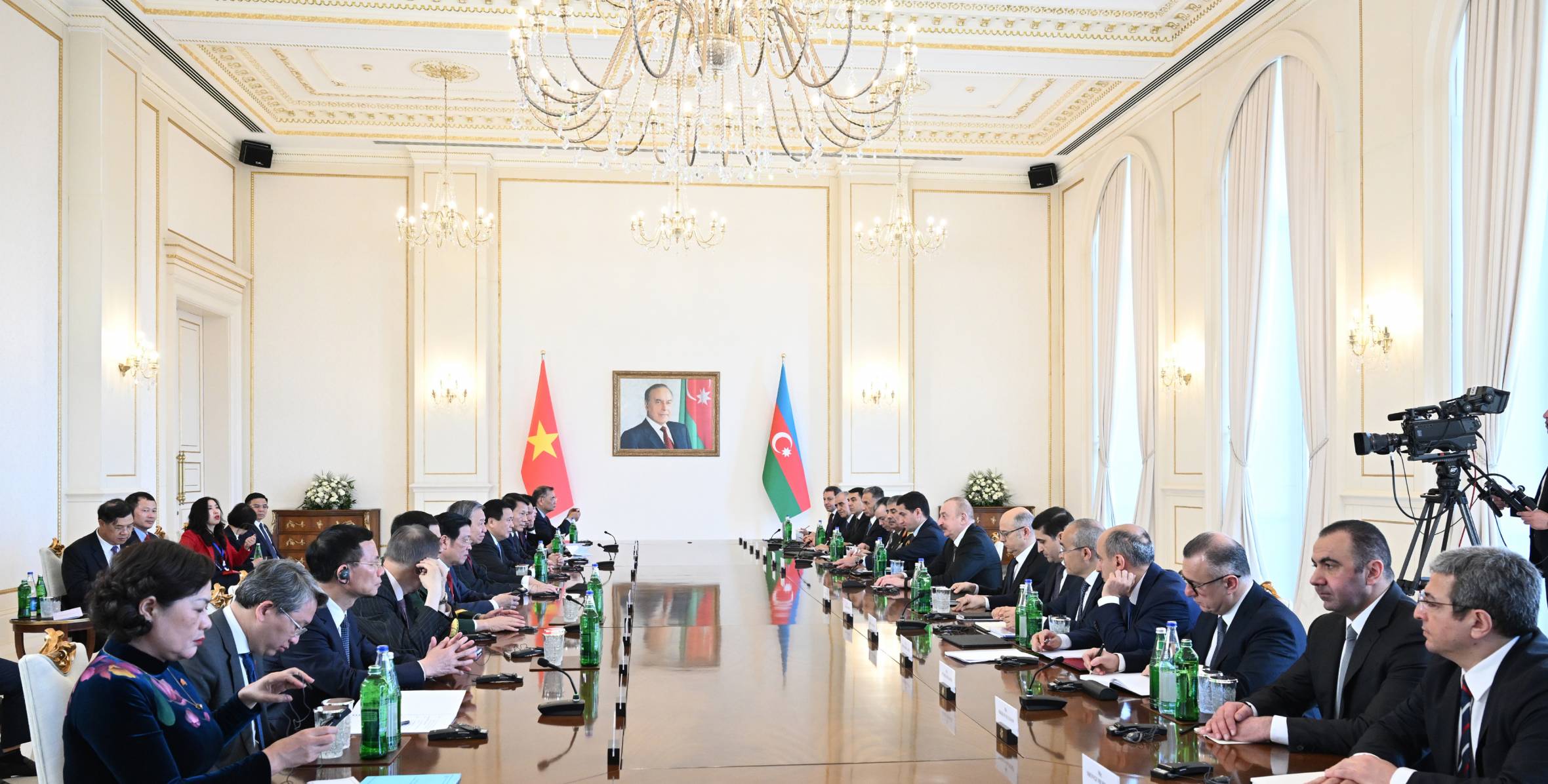 President Ilham Aliyev held expanded meeting with General Secretary of Central Committee of Communist Party of Vietnam