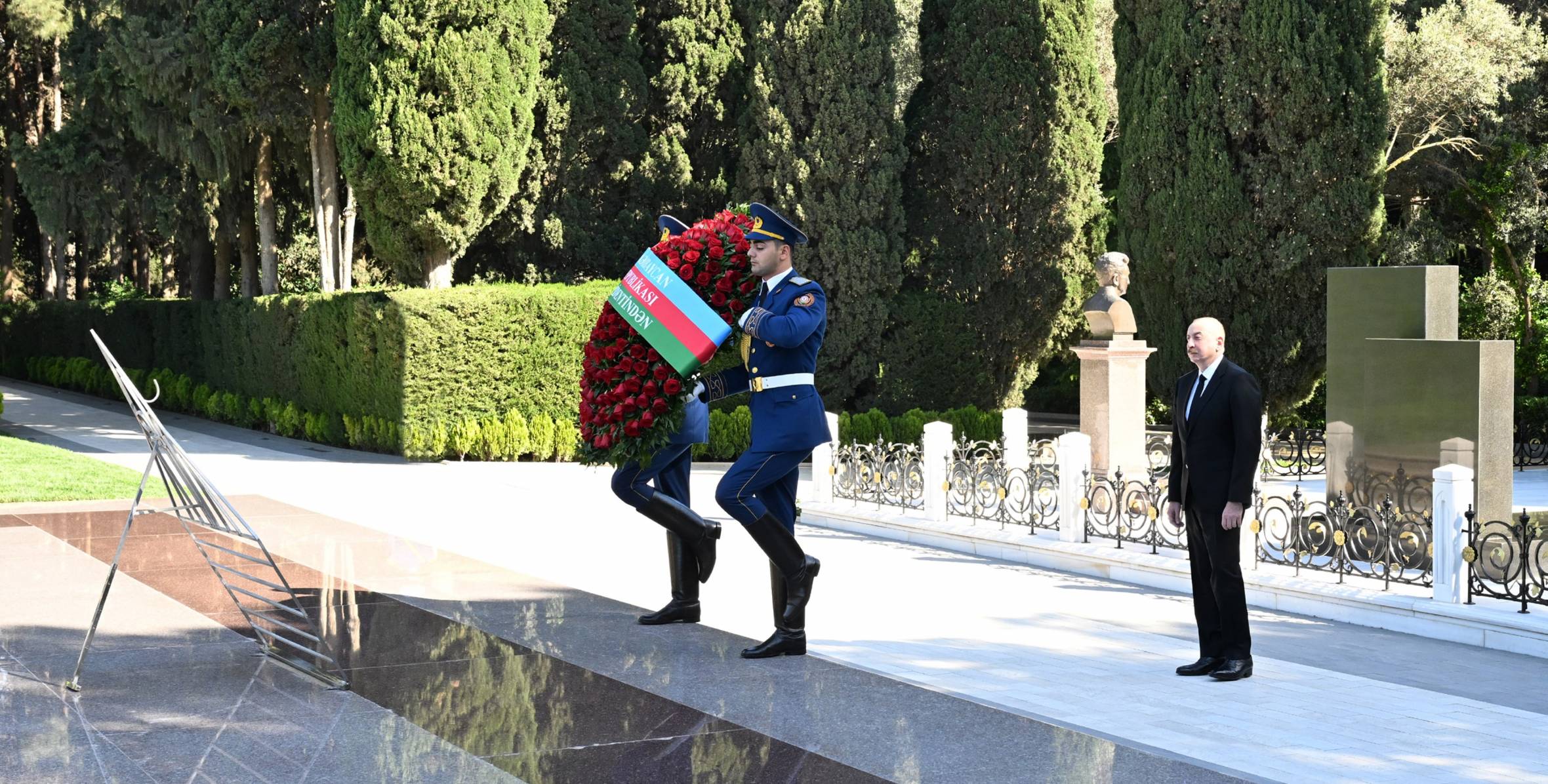 Ilham Aliyev and First Lady Mehriban Aliyeva visited tomb of National Leader Heydar Aliyev at Alley of Honors