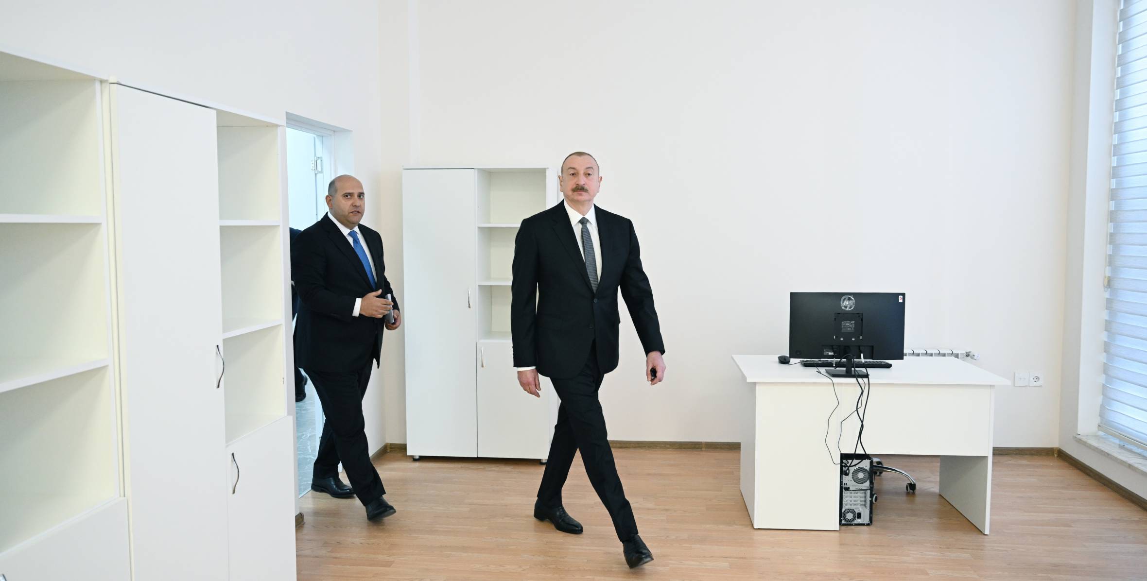 İlham Əliyev Ağdamın Kəngərli kəndində yerli icra strukturları üçün inşa edilmiş çoxfunksiyalı inzibati binada yaradılan şəraitlə tanış olub