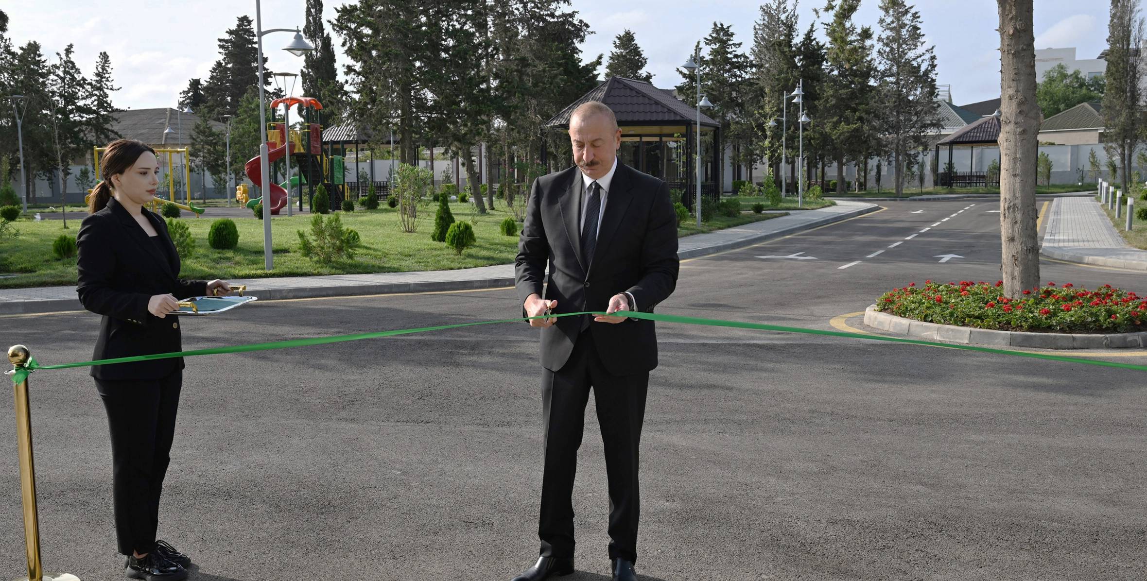 İlham Əliyev Azərbaycan Yazıçılar Birliyinin Səməd Vurğun adına Yaradıcılıq Evinin açılışında iştirak edib