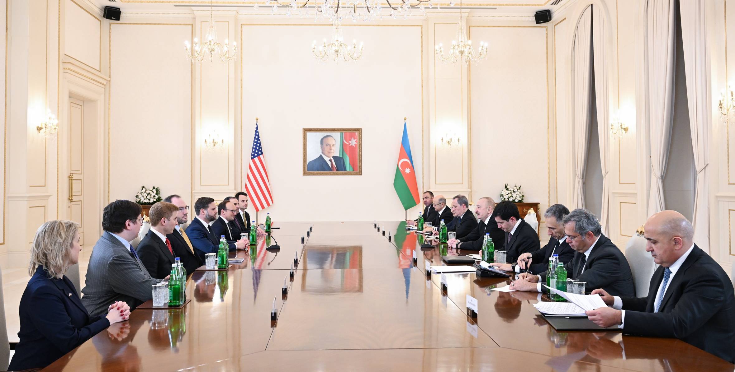 Состоялась встреча Президента Азербайджана Ильхама Алиева с вице-президентом США в расширенном составе