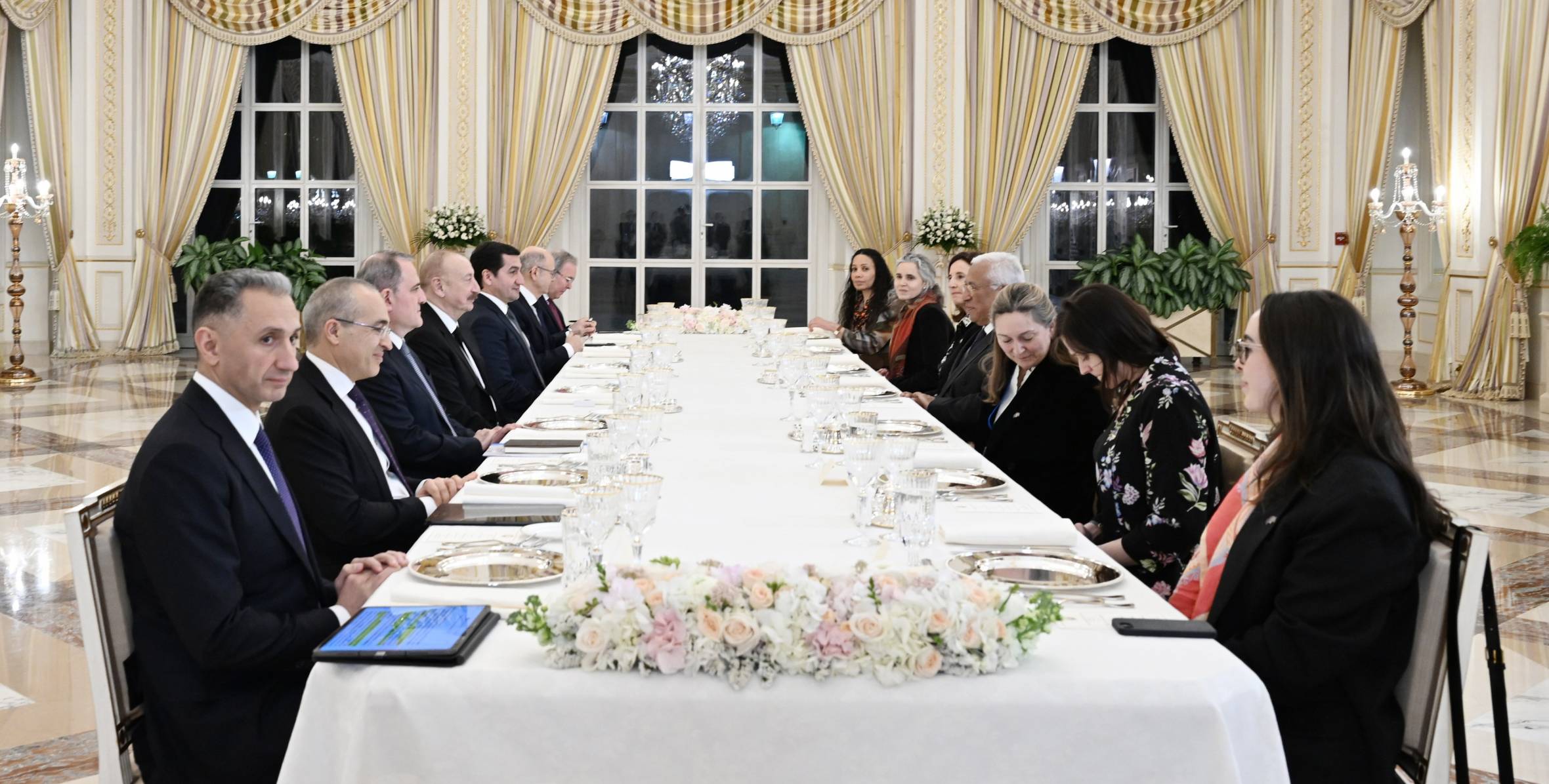 Ilham Aliyev held expanded meeting with President of European Council during official luncheon