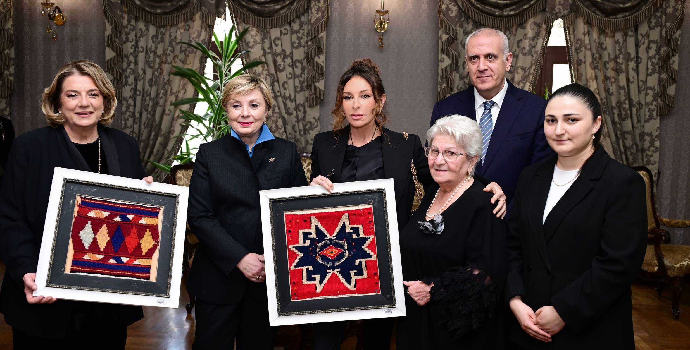 Первая леди Мехрибан Алиева ознакомилась в Тбилиси с Музеем азербайджанской культуры имени Мирзы Фатали Ахундзаде