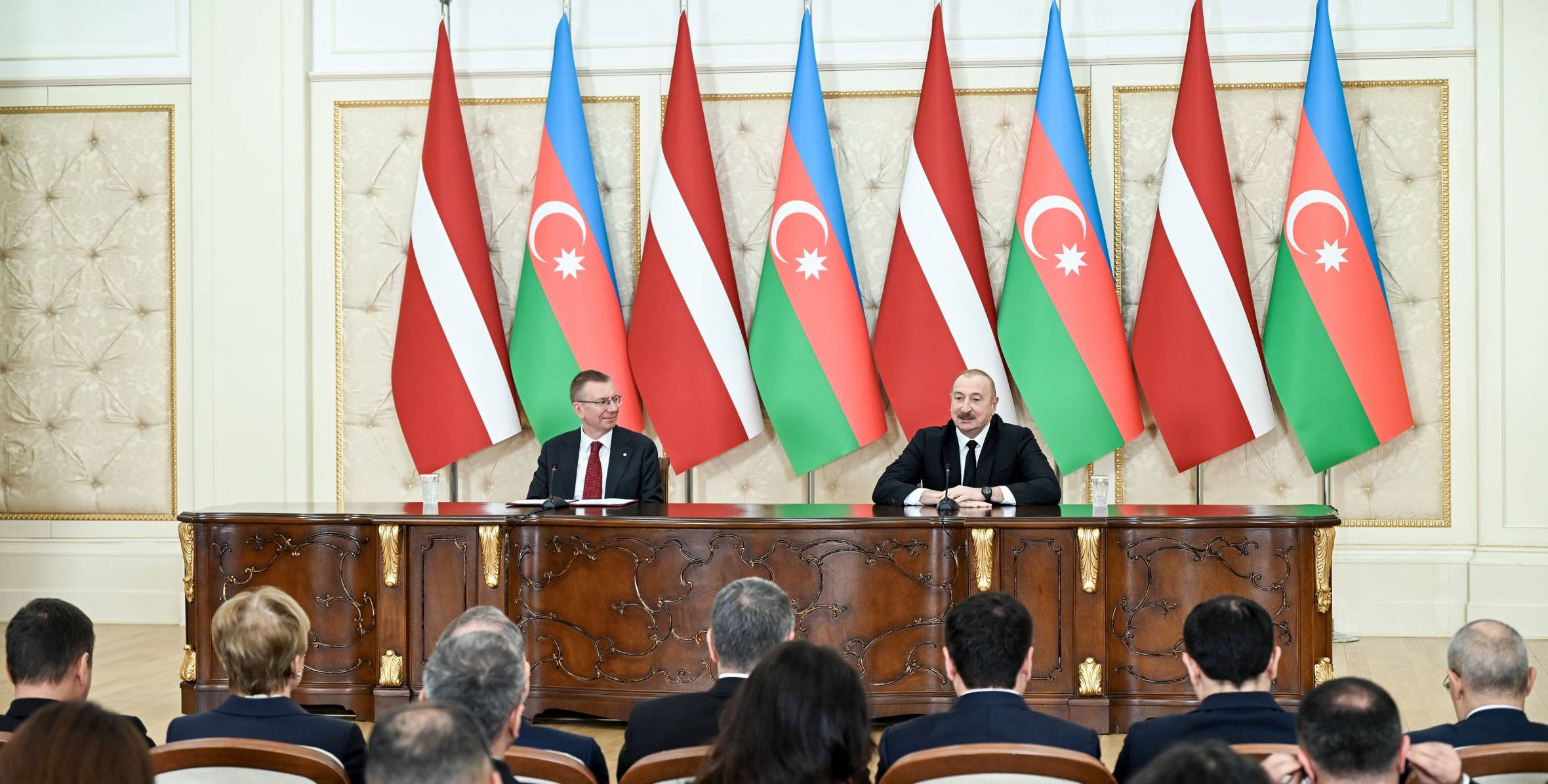 İlham Əliyev və Latviya Prezidenti Edqars Rinkeviçs mətbuata bəyanatlarla çıxış ediblər