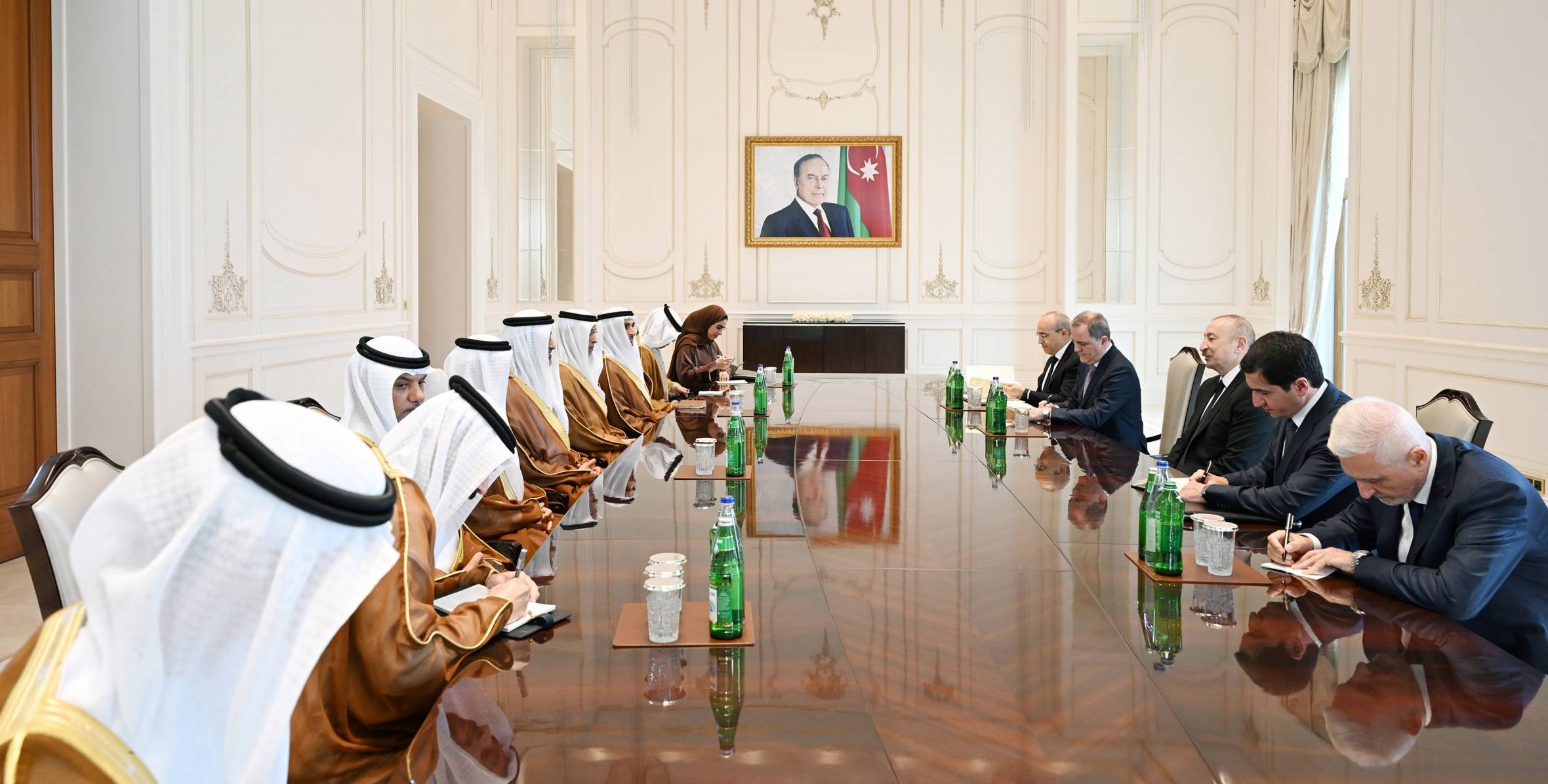 İlham Əliyev Birləşmiş Ərəb Əmirliklərinin nümayəndə heyətini qəbul edib