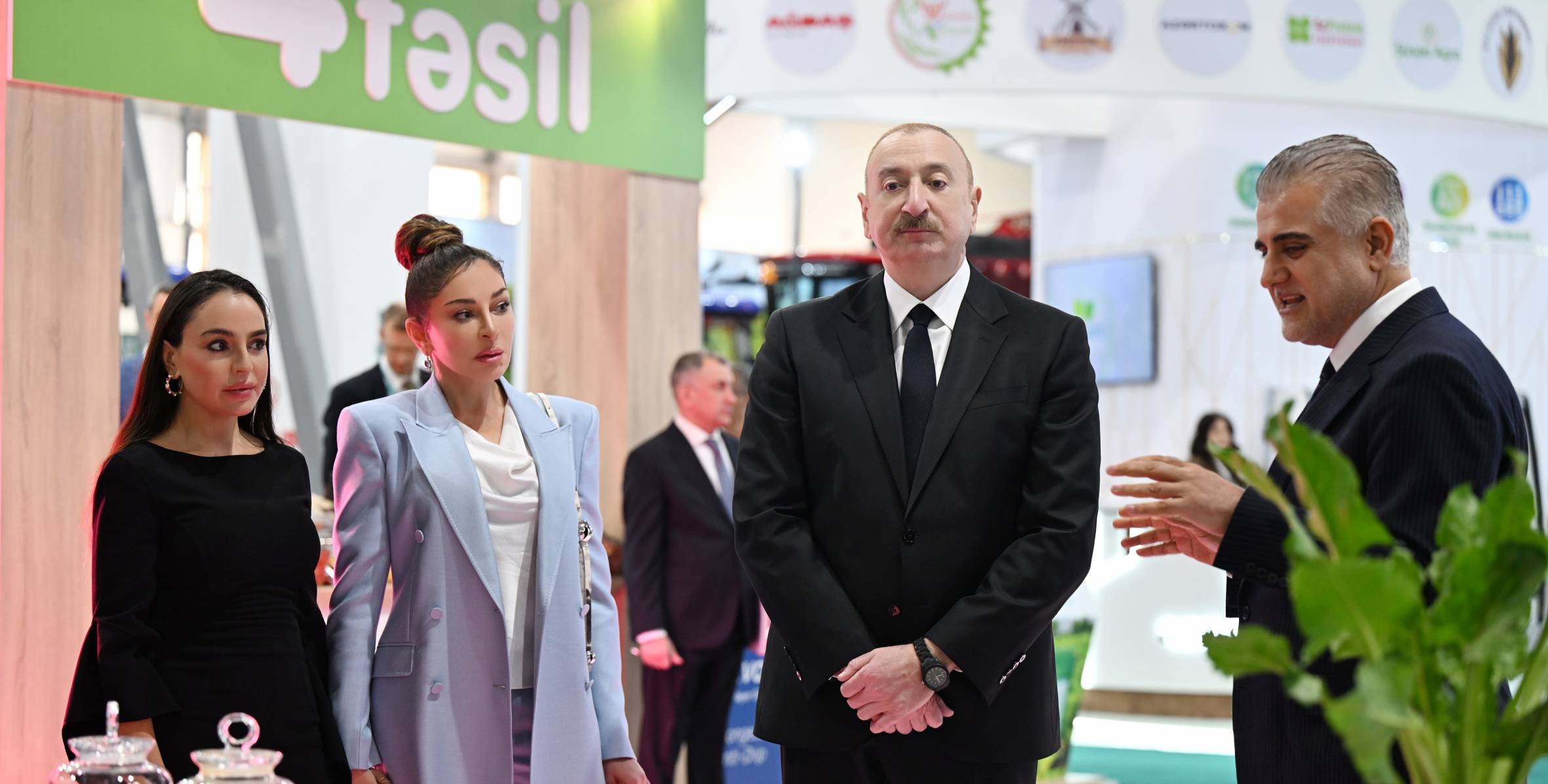 İlham Əliyev 19-cu “Caspian Agro Week” və  31-ci “InterFood Azerbaijan” sərgiləri ilə tanış olub