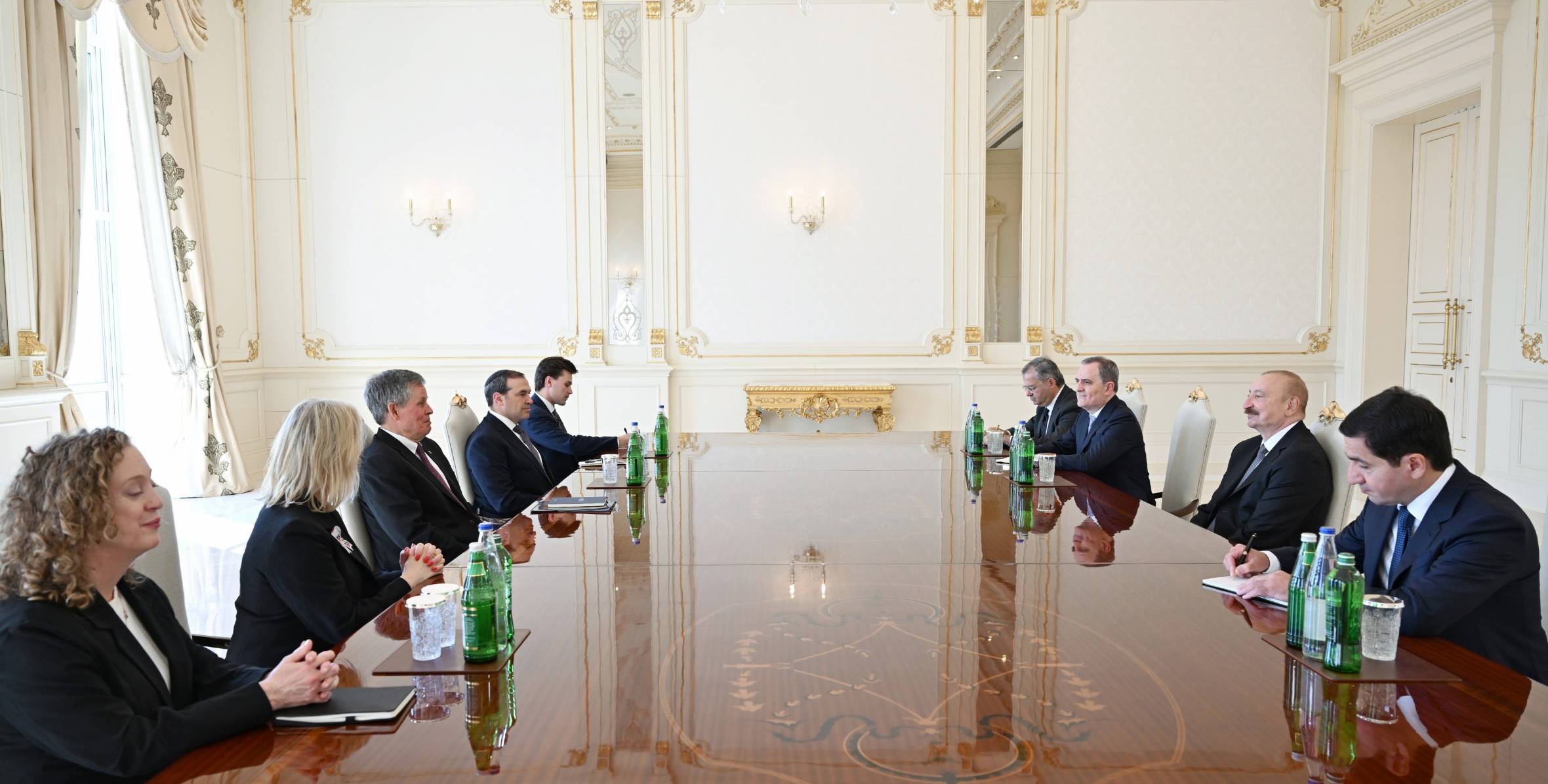 İlham Əliyev ABŞ Senatının Xarici Əlaqələr Komitəsinin üzvünü qəbul edib