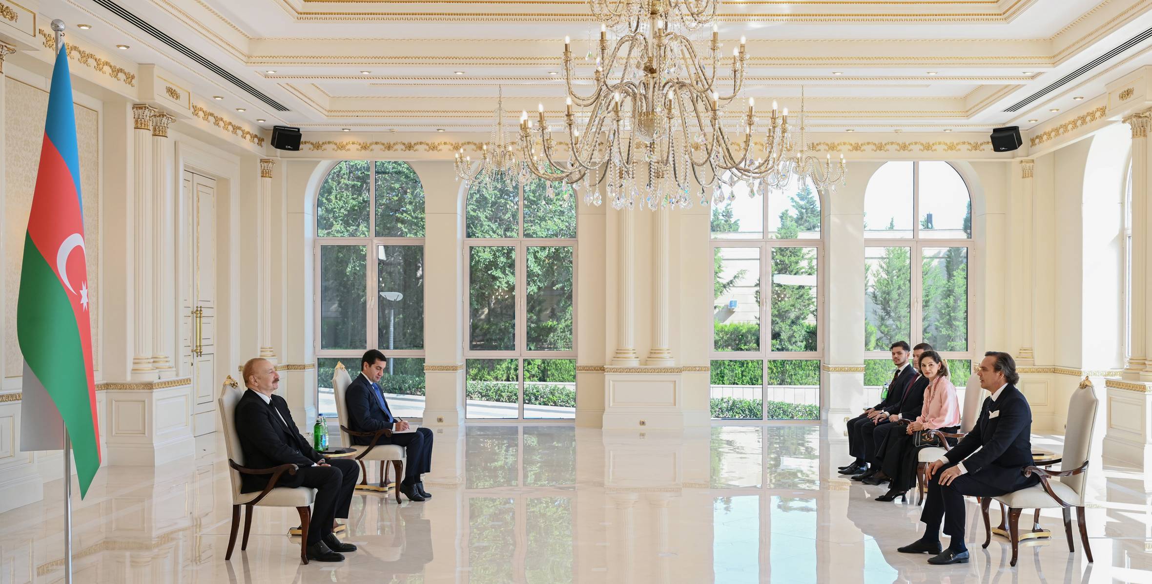 Prezident İlham Əliyev Braziliyanın Azərbaycanda yeni təyin olunmuş səfirinin etimadnaməsini qəbul edib