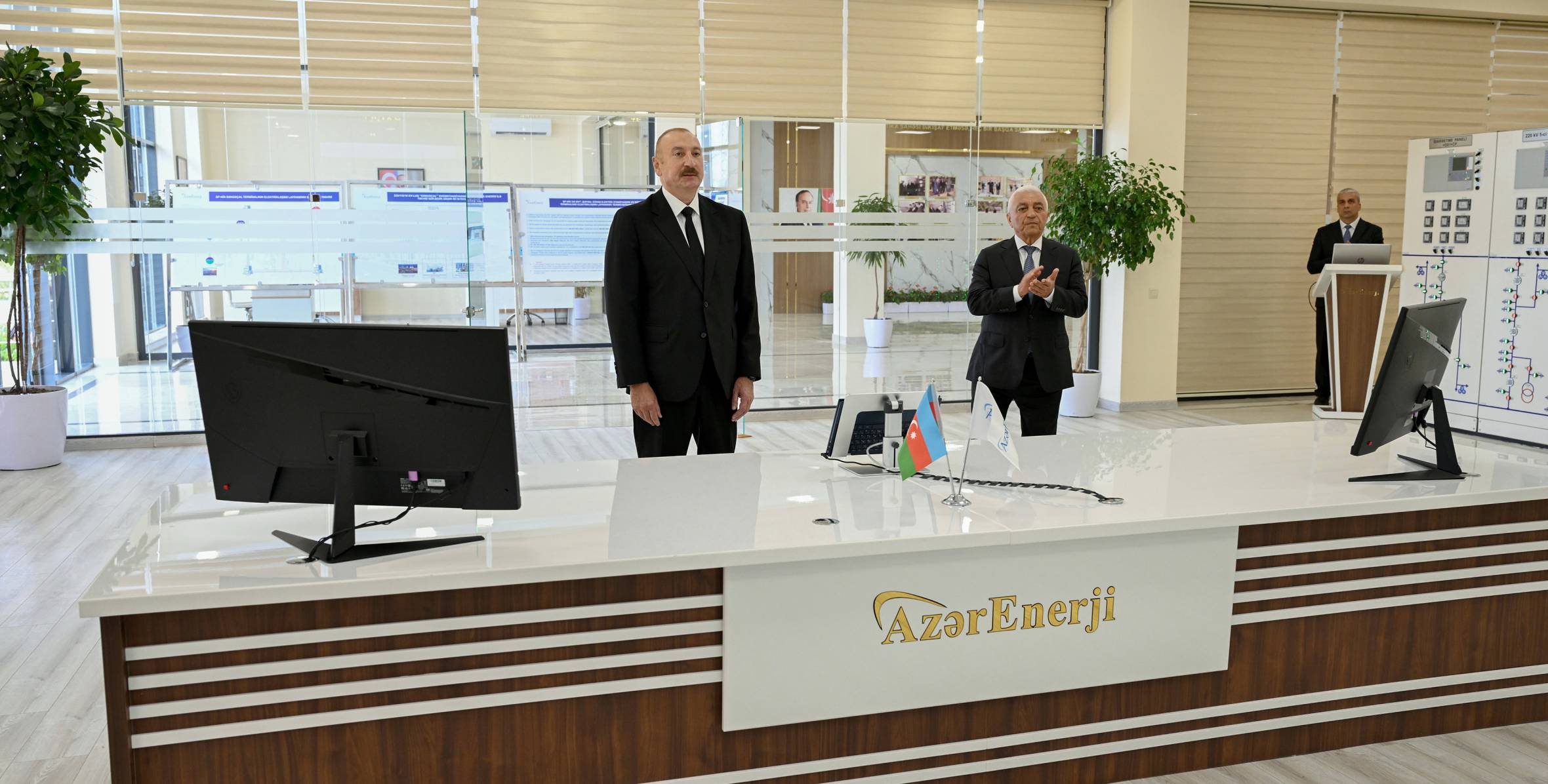 İlham Əliyev “Yeni Səngəçal” yarımstansiyasının açılışında iştirak edib
