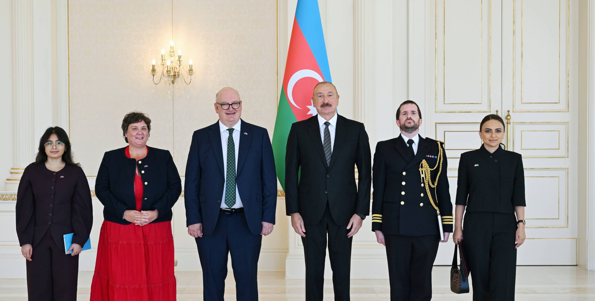 İlham Əliyev Böyük Britaniyanın Azərbaycanda yeni təyin olunmuş səfirinin etimadnaməsini qəbul edib