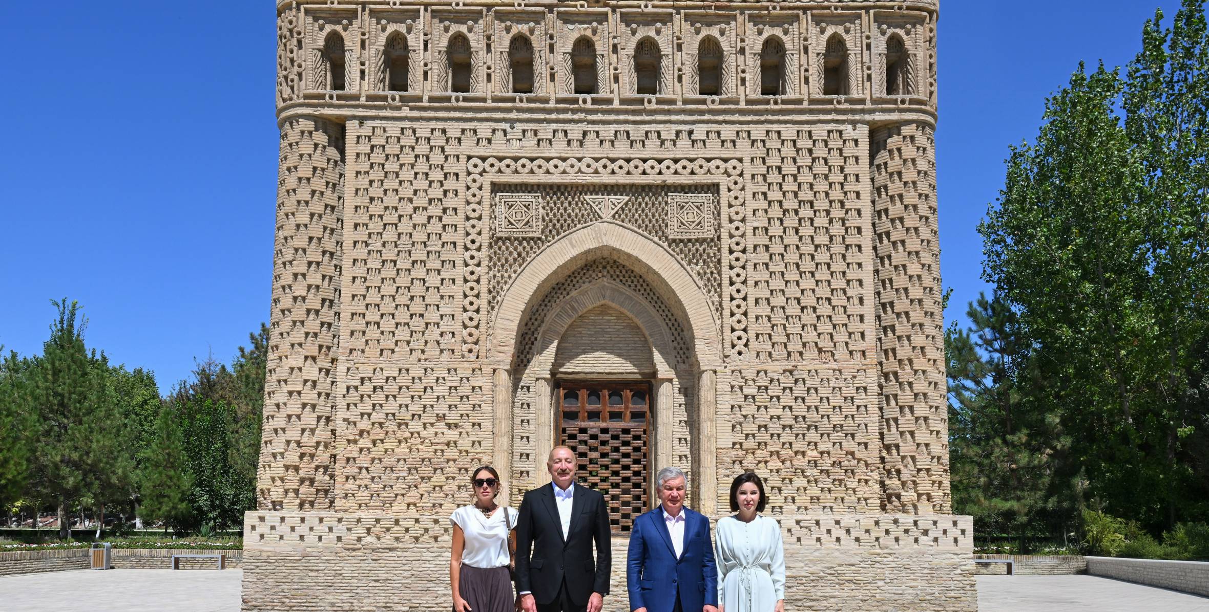 Presidents and First Ladies of Azerbaijan and Uzbekistan visited Ismail Samani Mausoleum in Bukhara