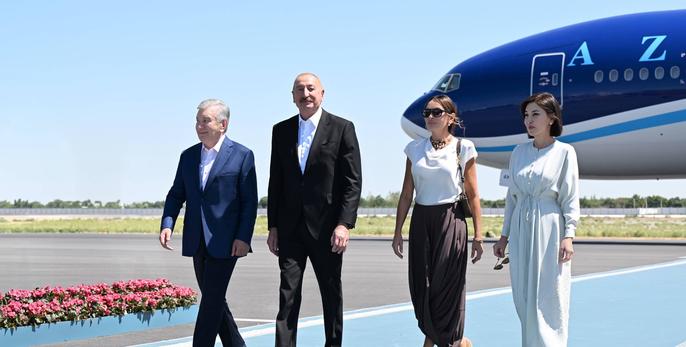 İlham Əliyev və birinci xanım Mehriban Əliyeva paytaxt Daşkənddən Buxaraya gəliblər