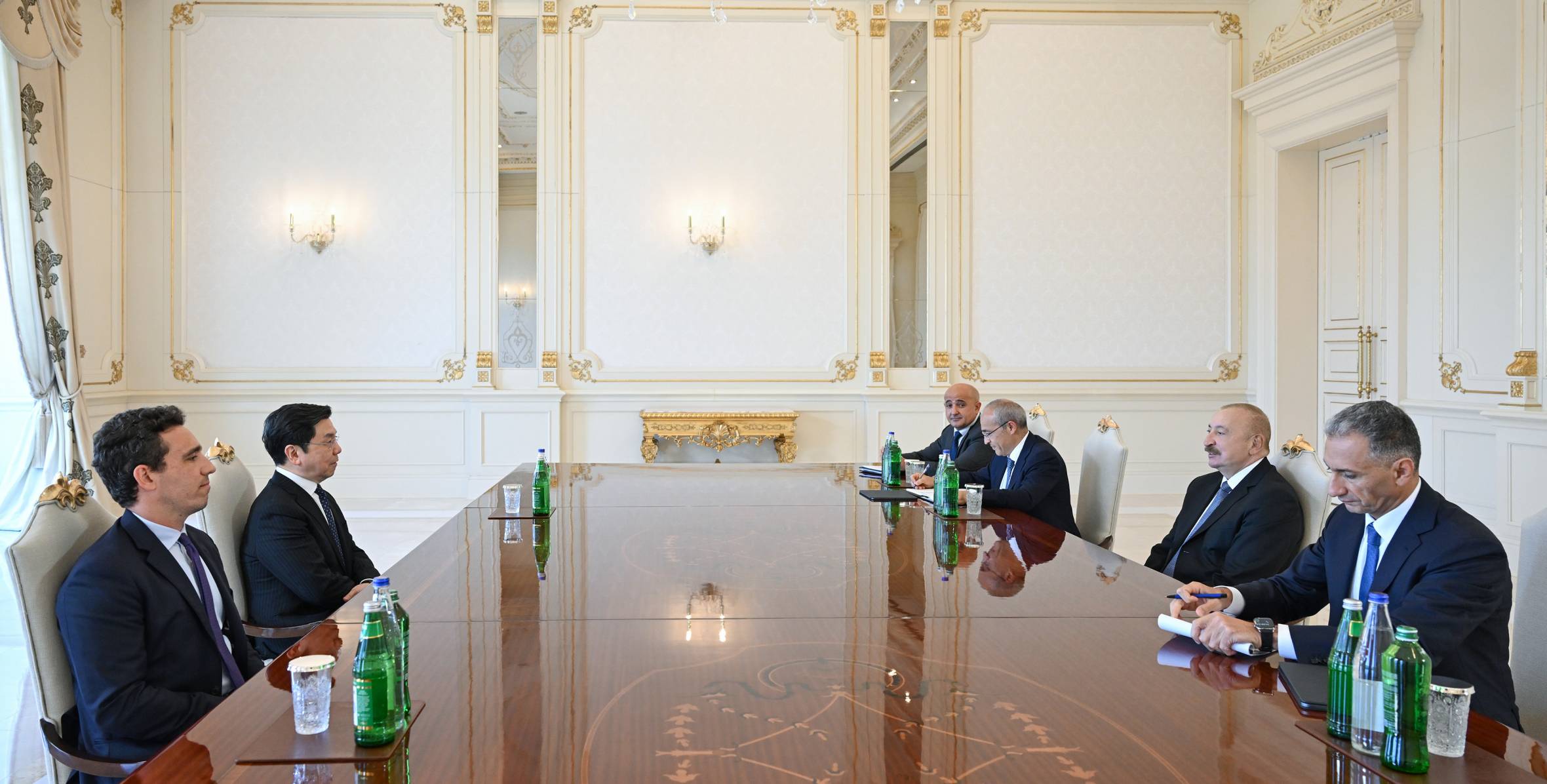 Ilham Aliyev received executives of Chinese and Italian companies