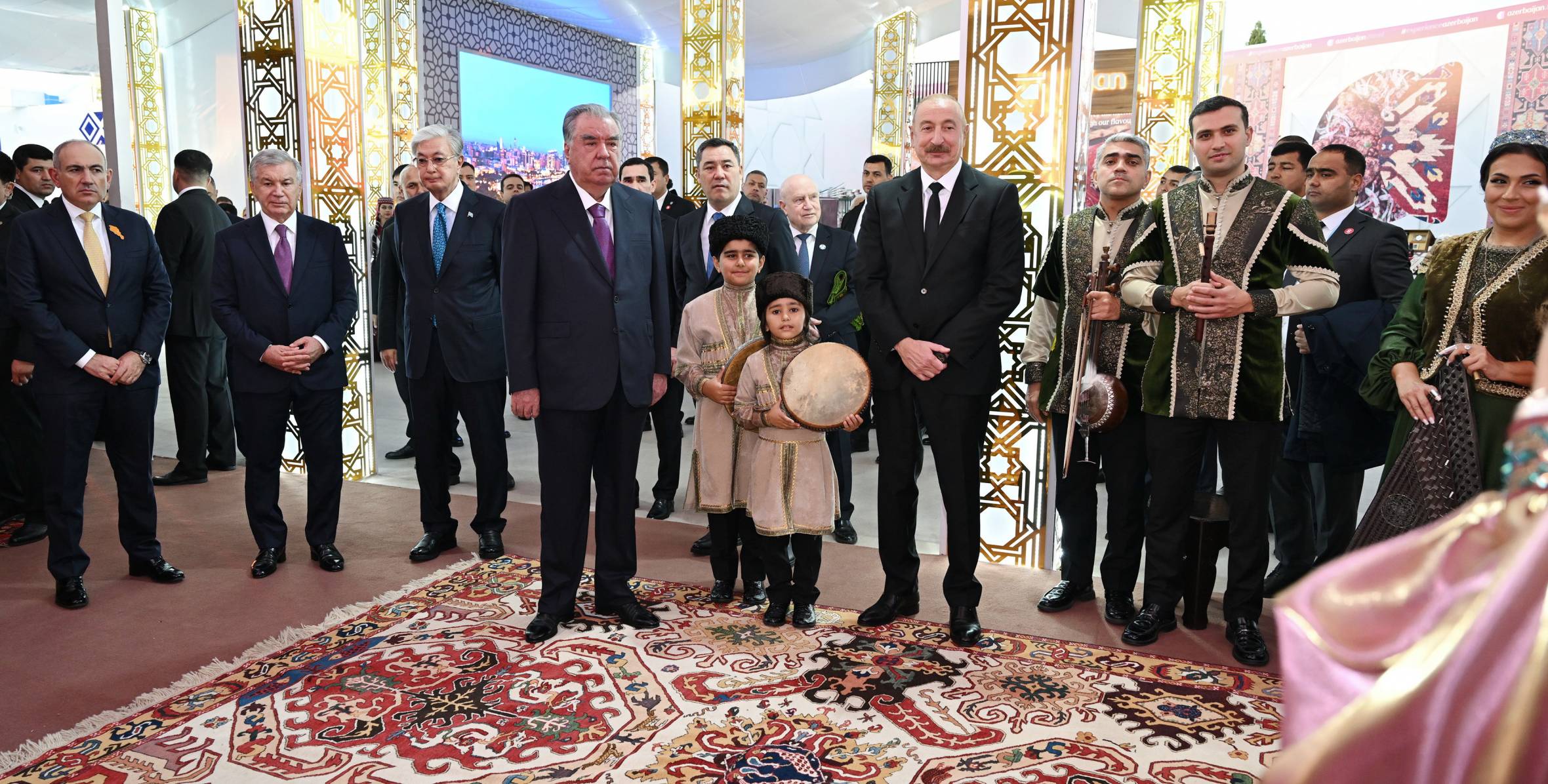 İlham Əliyev MDB Ölkələrinin Milli Kulinariya Festivalı ilə tanış olub, rəsmi qəbulda iştirak edib