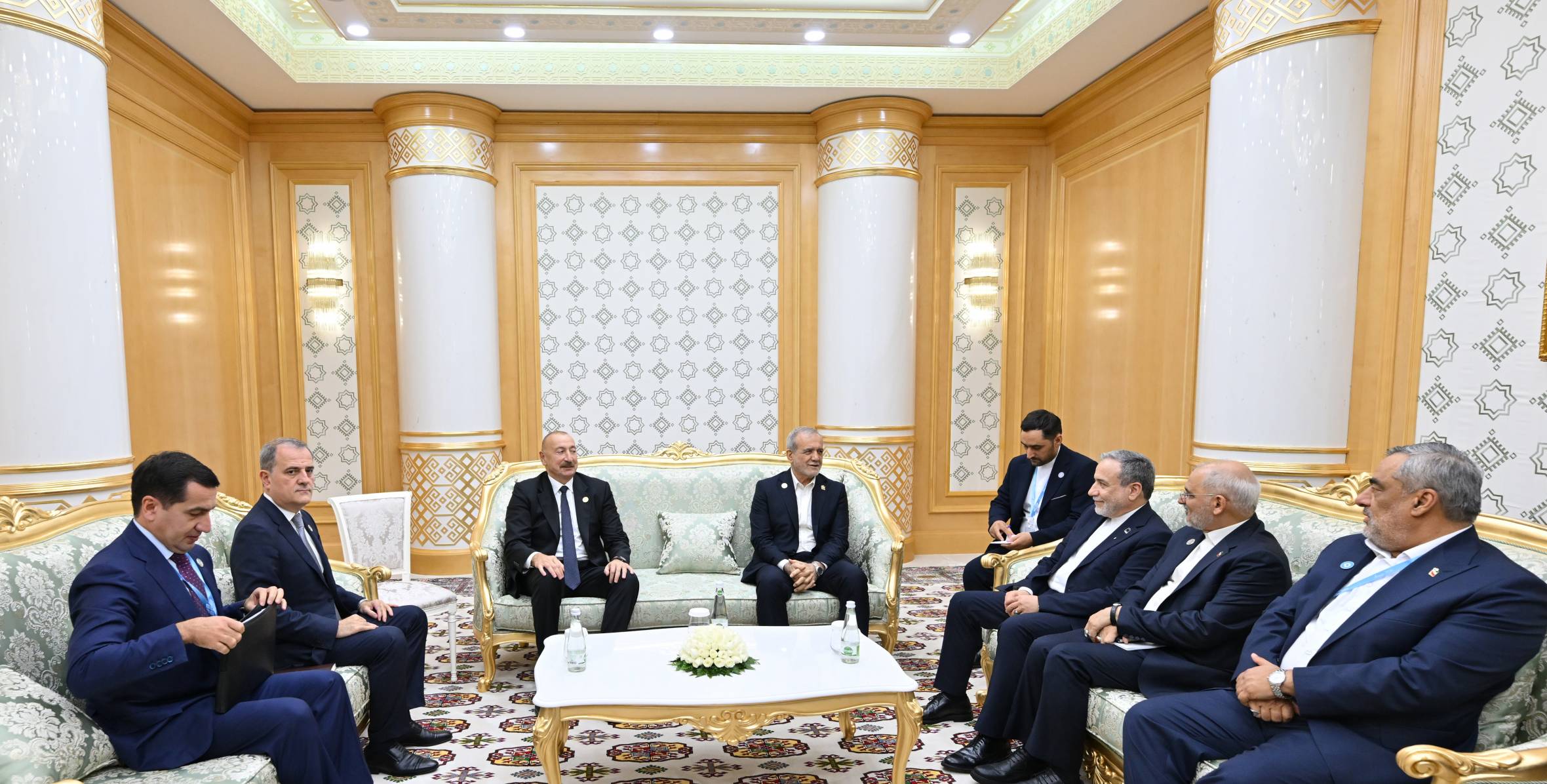 Türkmənbaşı şəhərində Prezident İlham Əliyevin İran Prezidenti ilə görüşü keçirilib