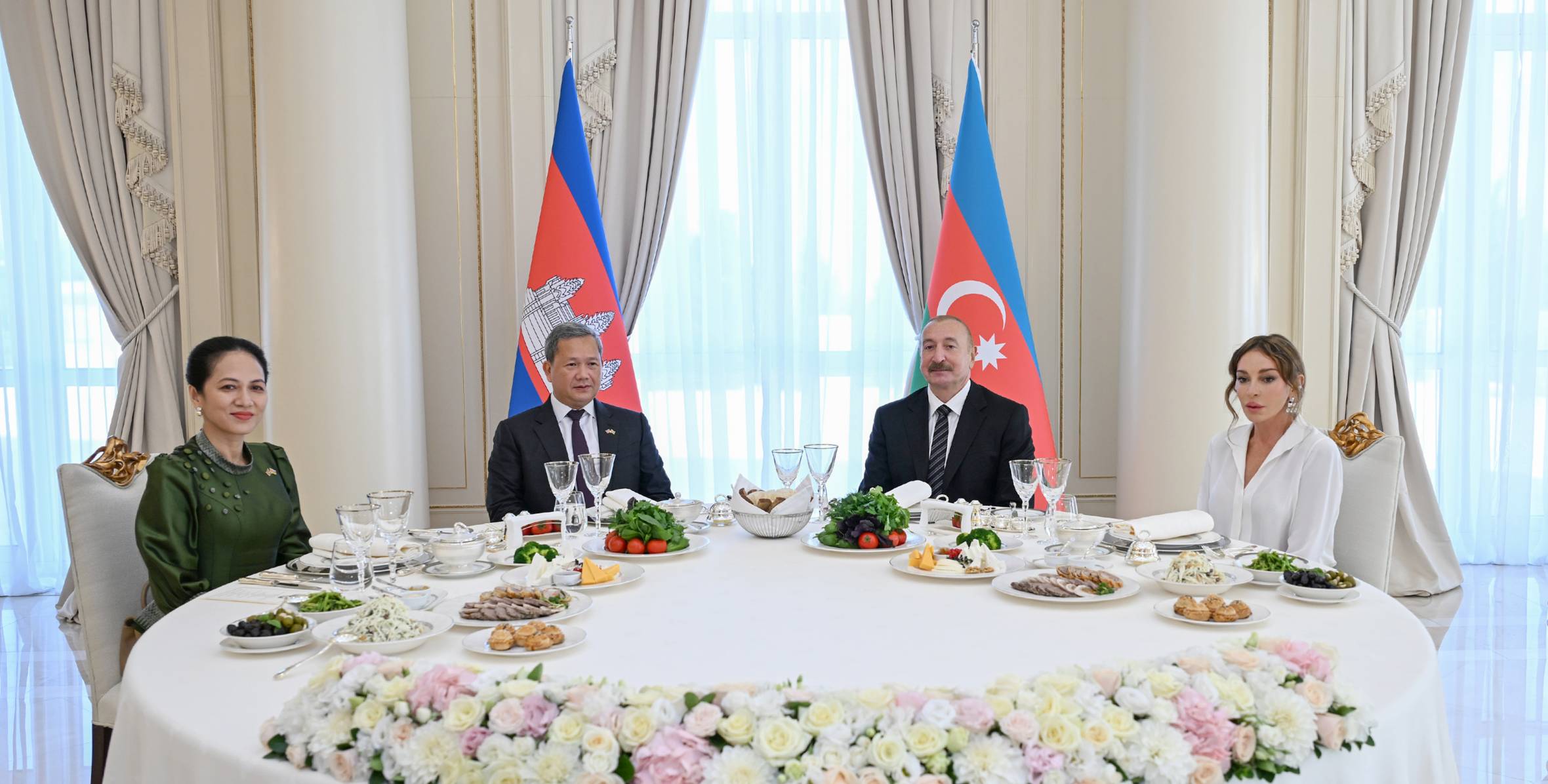 İlham Əliyevin adından Kamboca Baş nazirinin şərəfinə rəsmi nahar verilib