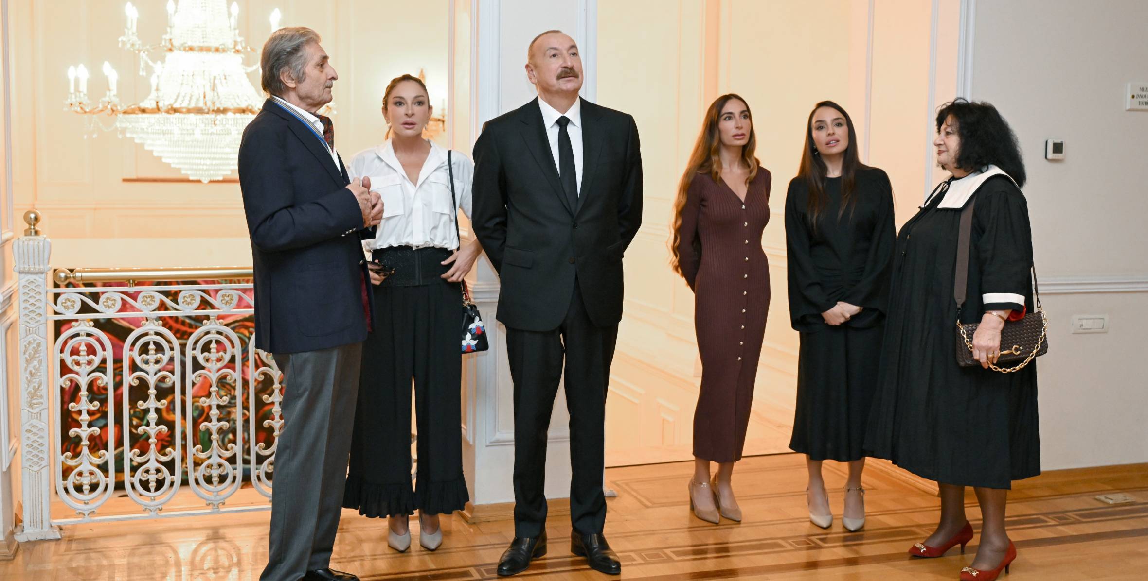 Ilham Aliyev, First Lady Mehriban Aliyeva, and family members viewed retrospective exhibition “My Absheron & More”
