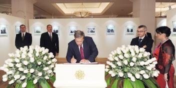 Polish President Bronislaw Komorowski visited the Heydar Aliyev Foundation