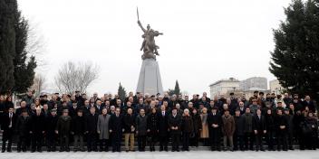 İlham Əliyev Bakıda xalq qəhrəmanı Koroğlunun abidəsinin açılışında iştirak etmişdir