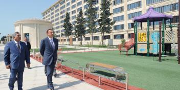 Ilham Aliyev reviewed the work under way in the Khazar district as part of the socioeconomic development of suburban settlements of Baku