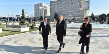 Ilham Aliyev reviewed a new park in Baku