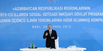 İlham Əliyev regionların 2009-2013-cü illərdə sosial-iqtisadi inkişafı Dövlət Proqramının icrasının III ilinin yekunlarına həsr olunmuş konfransda iştirak etmişdir