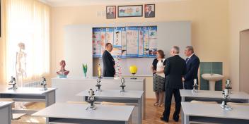 Ilham Aliyev reviewed secondary school No. 153 in Baku after major repair and reconstruction