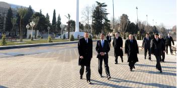 Ilham Aliyev got familiarized with the work carried out in Ganja’s Flag Square