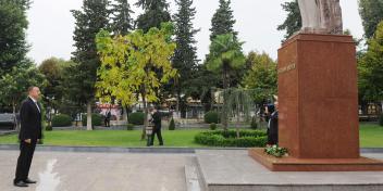 Ilham Aliyev visited the statue of nationwide leader Heydar Aliyev in Sheki