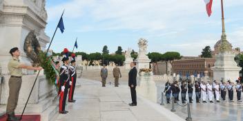 Ilham Aliyev visited the Tomb of the Unknown Soldier in Rome