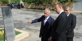 Ilham Aliyev reviewed the work under way in the Shuvalan and Sabunchu suburban settlements of the capital