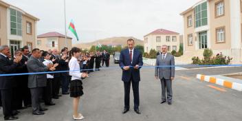 Ilham Aliyev viewed the newly constructed apartment buildings in Heydarabad settlement