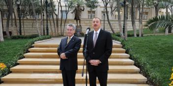 Ilham Aliyev and Federal President of the Republic of Austria Heinz Fischer attended a ceremony to unveil a statue of brilliant composer Wolfgang Mozart