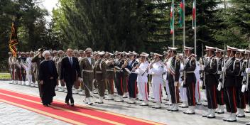 İlham Əliyevin Tehranda Prezident sarayında rəsmi qarşılanma mərasimi olmuşdur