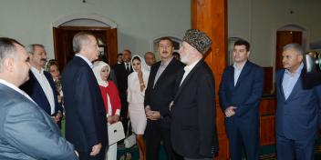 Ilham Aliyev and Prime Minister Recep Tayyip Erdogan visited the 19th century historical and architectural monument – the Shaki Juma Mosque