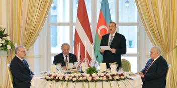 Ilham Aliyev hosted an official dinner reception in honor of President of the Republic of Latvia Andris Berzins