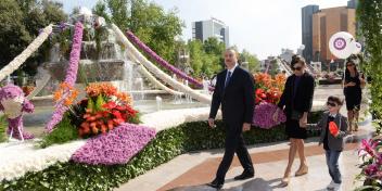 Ilham Aliyev took part in the flower festival organized in the capital on the occasion of the 91st birthday anniversary of nationwide leader Heydar Aliyev