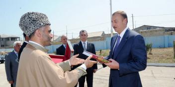 Ilham Aliyev reviewed the progress of major overhaul and reconstruction at the Juma Mosque