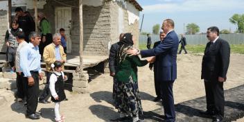 Ilham Aliyev got familiarized new flats built for residents of Gasymbayli village