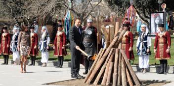 İlham Əliyev Novruz bayramı münasibətilə keçirilən ümumxalq şənliyində iştirak etmişdir