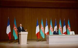 Ilham Aliyev and French President Francois Hollande took part in the Azerbaijani-French business forum