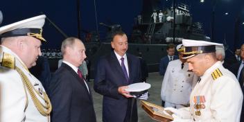 Ilham Aliyev and Russian President Vladimir Putin reviewed the missile ship "Dagestan" of the Russian Caspian Fleet and the "Baku" patrol ship of the Azerbaijan Naval Force